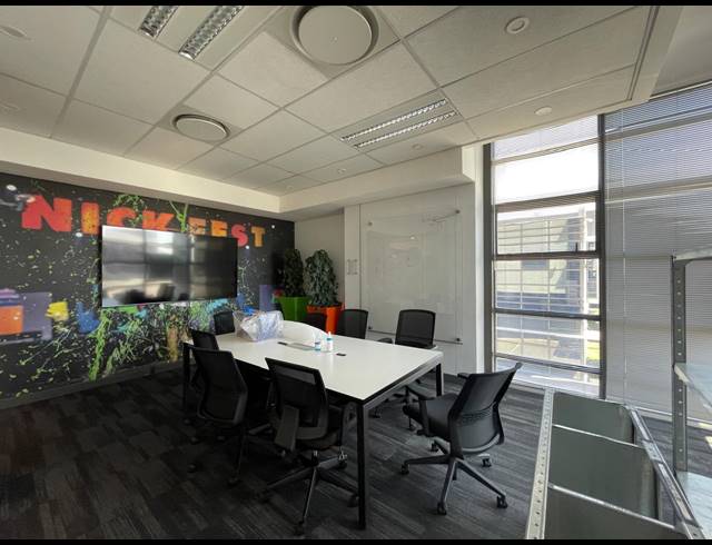 2,095M² OFFICE TO LET IN BRYANSTON